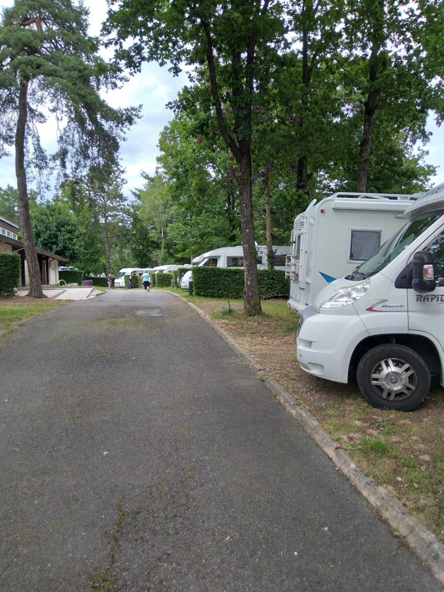 Camping Hurongues Pomeys Exterior foto